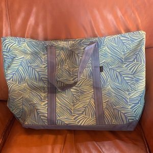 L.L.Bean Everyday Lightweight Tote (Large) in Mountain Blue Leaf